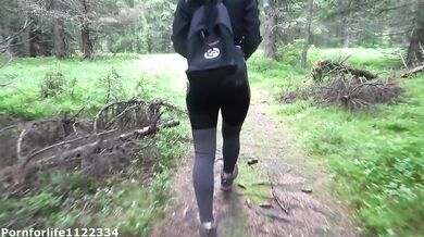 Hiking adventures Fucking Bubble Butt hiker next to the tree with Cumhot on her Ass
