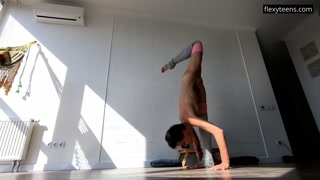 Short haired super flexible Sima Strekoza