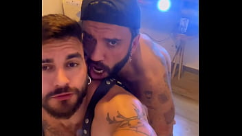 Dois safados transando sem capa - PROMO