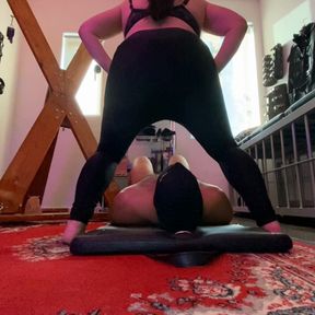 Mistress Xena's Facesitting workout
