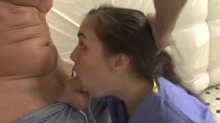 La mora Sasha Grey se lo prende in profondità nel suo culo stretto