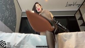 Liza Virgin Ydmyger Med Sine Nye Sko