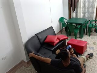 ENCUENTRO A MI HIJASTRA OTRA VEZ EN LA AZOTEA Y ME PIDE FOLLAR CON ELLA EN LA SALA-highlight