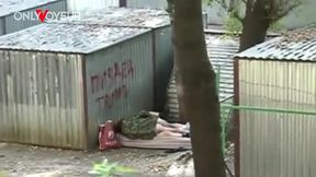 voyeur spies on homeless man pounding his slut behind garage in public yard