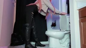 yuno gasai in boots peeing [voyeur] and college girl yuno gasai peeing [voyeur]