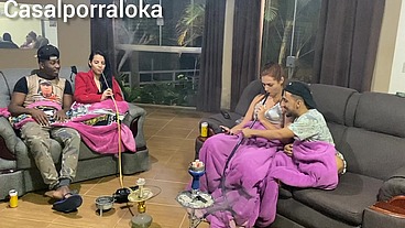 Resenha na casa do amigo negao fodeu a mulher dele enquanto o amigo descansava