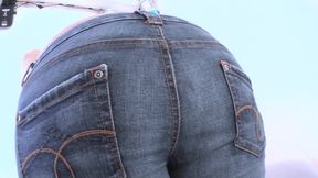 Is Lisa a upcoming porn star?