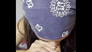 Manh&atilde_ quente e sem pressa: branquinha gulosa faz boquete lento ao acordar e engole o leitinho