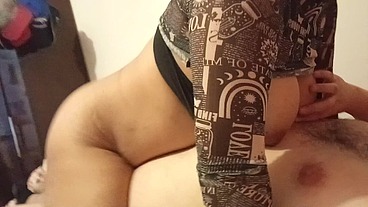 Cuando trae muchas ganas de coger, la ropa se queda puesta