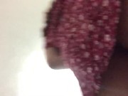 VECINA JUGUETONA ME DEJA VER DEBAJO DE SU FALDA