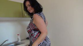 Czech mature slut Ria Black masturbates on kitchen desk