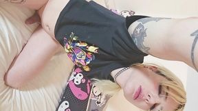 femboy gostoso dorian drake mete no seu cu apertado enquanto bate uma e engole toda a porra dele mesmo