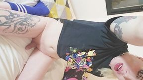 femboy gostoso dorian drake mete no seu cu apertado enquanto bate uma e engole toda a porra dele mesmo
