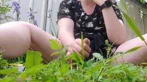 Nicoletta can't hold back and pisses on your face in a public garden - Wonderful upskirt pee