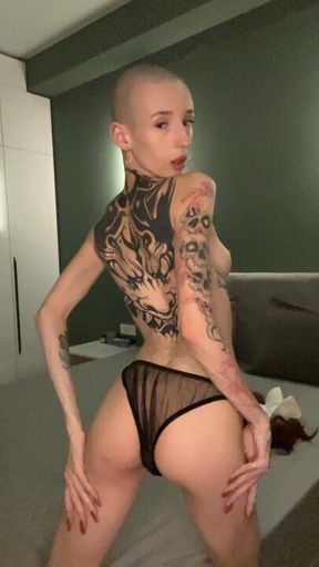 Tits and ass in oil💔