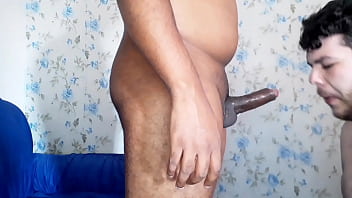 Amigo Hetero Veio Em Casa e Vi a Rola Marcando Na Cal&ccedil_a e Pedi Pra Mamar Na Brotheragem (COMPLETO)