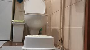 Barefoot Footplay at toilet & farts
