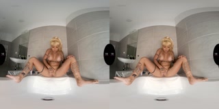 Katerina Kalista shaves her Pussy