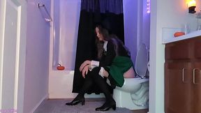 starbucks witch sage eldritch in pantyhose peeing [voyeur]