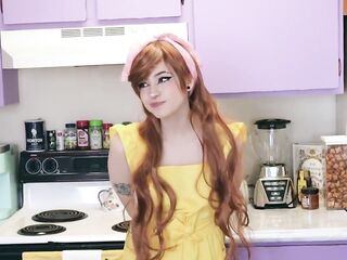 Rusty Fawkes Cosplays Cooking Mommy ;)