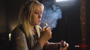 Solitary smoking 4K MP4