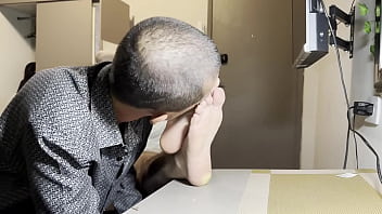 Slim Twink Worships &amp_ Sucks Masked Dom&rsquo_s Feet &ndash_ Intense Foot Licking Session