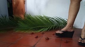 I use flip-flops to crush some fruits (3)