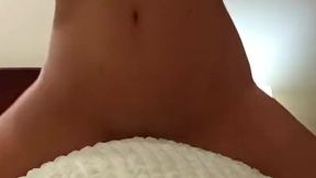 RUBBING MY PUSSY ON THE BLANKET, orgasm, dirty talk, german - Ela Stance