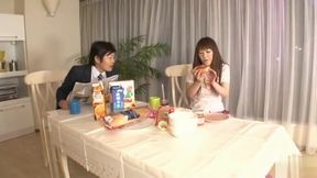 Chowing Down on Pussy: Morning Shag with Shaved Japa Teen