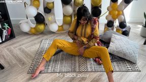 Aaliyah Yasin Gets Horny Whilst Waiting for Her Guests