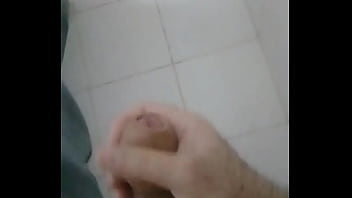 No banho pra atender o ido de uma amiga curiosa