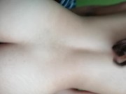 Rica morenita latina de rico culo quiere ordeñar a su vecino utilizando su vagina