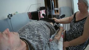 mother-in-law came to give a blowjob to swallow a portion of sperm