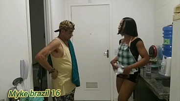 Diarista dar para o patrão na conzinha e depois leva ele para cama e dar o cuzinho.bem gostoso pra ele