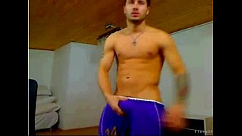 Gato Dan&ccedil_ando e sensualizando na cam.