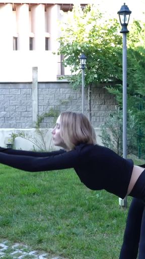 Fuck Me Quietly! Sporty Hot Teen Hard Fucks the Neighborhood Guy in the Backyard of Her House!