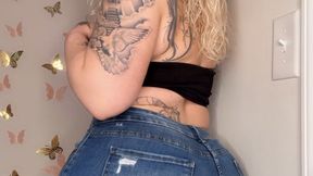PAWG Blowing Loud FARTS in JEANS!