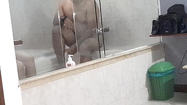 Nueva Puta blanca culona es follada en la bañera de un hotel por un extraño de la universidad Full Xvideo - semen en el culo - Yulisahot - Andy Z 94