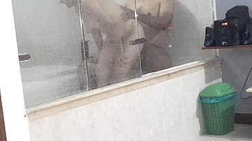 Nueva Puta blanca culona es follada en la bañera de un hotel por un extraño de la universidad Full Xvideo - semen en el culo - Yulisahot - Andy Z 94