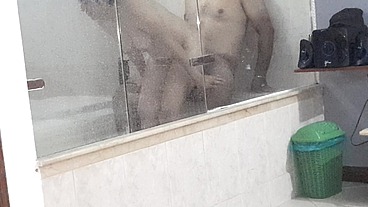 Nueva Puta blanca culona es follada en la bañera de un hotel por un extraño de la universidad Full Xvideo - semen en el culo - Yulisahot - Andy Z 94