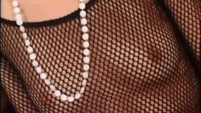 Hardcore淫荡盛宴：女孩们被大棒群战弄啪