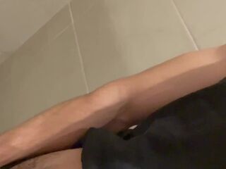 Hoy vi una hermosa chica en el gym me dieron ganas de tocarme y hacerlo????????