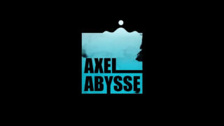 Axel Abysse se entrega al autofisting extremo con su jugoso trasero de burbuja