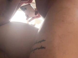Cogiendo con la roomie, me pide grabarle clip a su ex y termina con la verga en el cu