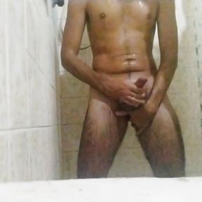 Masturbating and cumming while showering, full video