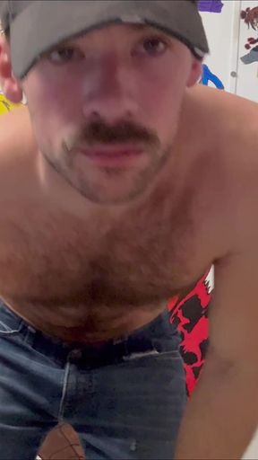 Bearded builder offers a peek at his OnlyFans page