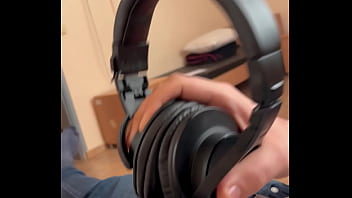 My headphones make me cum