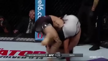 Homens sexuais praticando posi&ccedil_&otilde_es do Kama sutra