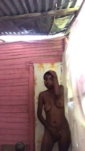 Me picazón entre las piernas después de un día con una falda escolar ajustada.