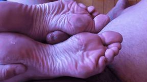 SKINNY WRINKLED SOLES FOOTJOB - HD